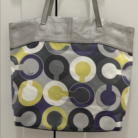 Coach (EUC) Julia Op Art Perry Tote in Silver Metallic - Picture 11 of 12